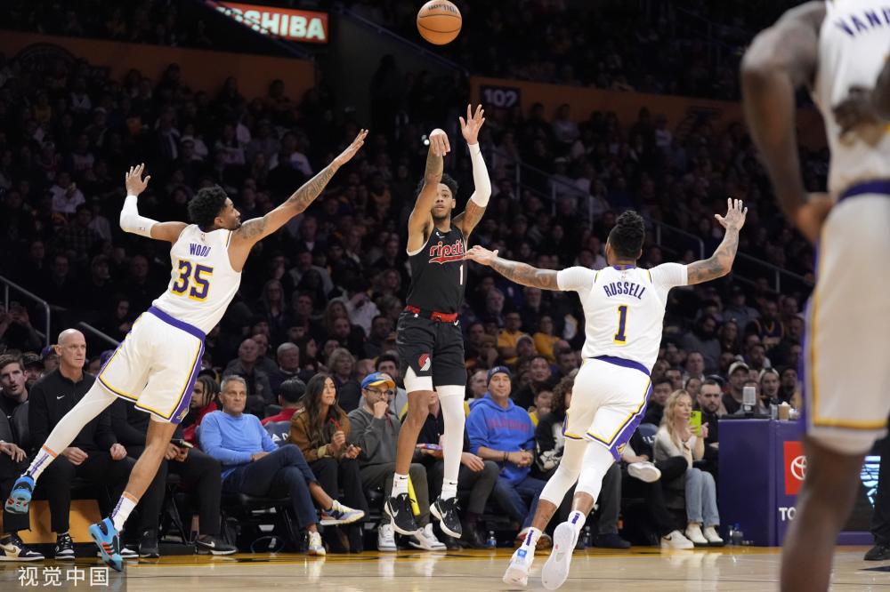 港赛上背靠 港赛上背靠